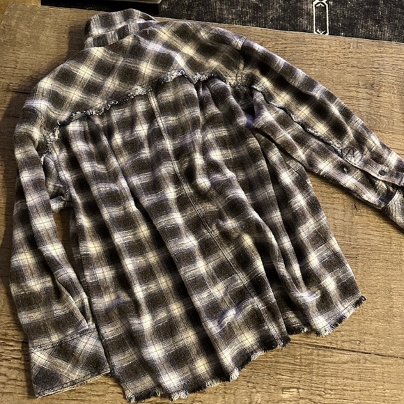 Urban Outfitters Long Sleeve Button Down Plaid Flannel Shirt. - Picture 7 of 9